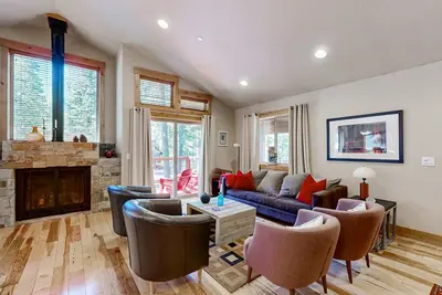 Image de Modern cabin with golf course & 5-star amenity access nearby