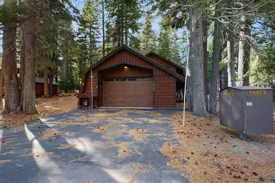 Image de Dog-friendly home with a firepit, private hot tub, pool, & sauna access