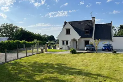 Image de Villa « Maison proche de Dinan au calme » avec terrasse privée, jardin privé et Wi-Fi