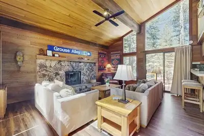 Image de Spacious Donner Lake Retreat – Perfect for Families & Groups ️