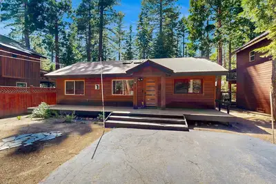 Image de Westshore Oasis - private hot tub & fenced yard - walk to beach