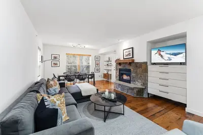 Riverfront 2-Bedroom Retreat in Edwards