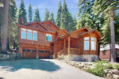 Image de Wooded Luxury at Modern Tahoe Donner Retreat with Private Deck in the Pines