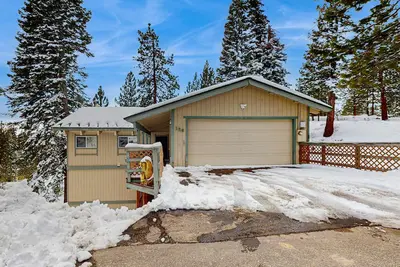 Family-friendly home with mountain views, pool table, fireplace, & spacious deck