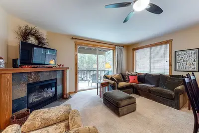 Image de Quiet mountain home w/private deck/gas grill/shared pool - near lakes