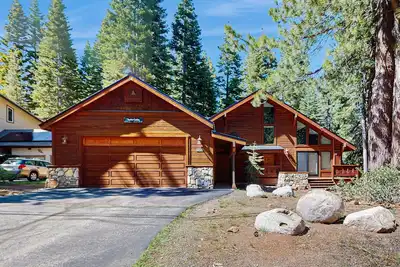 Image de Wonderful Lodging with Private Hot Tub, Shared Pool & Amenities, & Large Deck