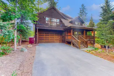 Image de Quiet Cottage with Deck & Firepit - Near Skiing, Golf, Park & Water Sports