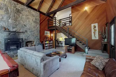 Image de Family-friendly cabin with shared pool, hot tub, & tennis - near golf & skiing