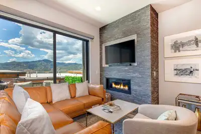 Image de Brand-new townhome with views & hot tub  - 12 mins to Park City & Deer Valley