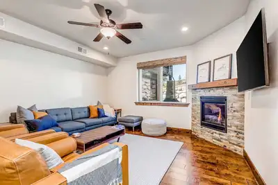 Image de Ski Getaway Near the Slopes & Town with  Patio, Mtn Views, Fireplace, & Fast WiFi