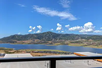 Image de Stunning View, Family Fun and Steps from Deer Valleys New East Village