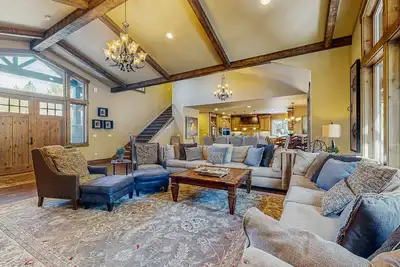 Image de Luxury home with private hot tub, bikes & fireplace - quarry pool & tennis access
