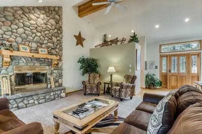 Image de Spacious getaway with Ping-Pong table, Sharc, grill, W&D, Hot Tub