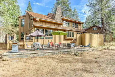 Image de Private Hot Tub, Pool Table, 10 Sharc Passes, & More at this Sunriver Home