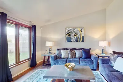 Image de Well-stocked and centrally located home with patio & enclosed yard