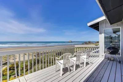 Image de Dog-friendly oceanfront home w/ beach access, deck-minutes from town-Ev Charger