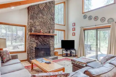 Image de House with Private Hot Tub and Lovely Deck  - Eight Sharc Passes