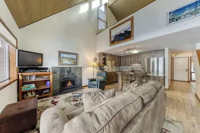Image de Condo in Great Location, View of Golf Course & Sharc Passes - Dogs Ok