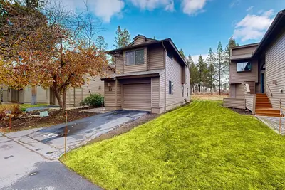 Image de Beautiful dog-friendly condo with Sharc amenities, close to golf course
