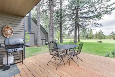 Image de Dog-friendly Sunriver Condo with Great Location & View, Sharc Passes