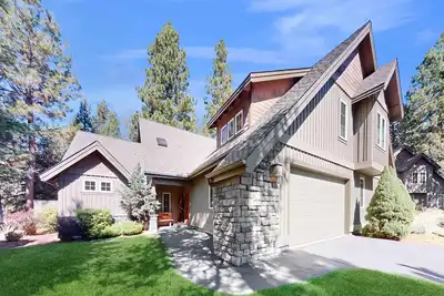 Image de Stunning Sunriver retreat with private hot tub, bike, Sharc passes & fireplace