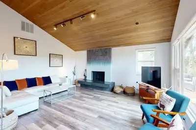 Image de Mountain escape with private hot tub, amazing views, game room & Sharc passes