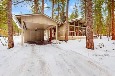 Image de Pets allowed, shared pool access & hot tub, and central Ac