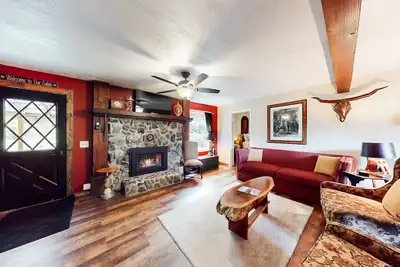 Image de Cozy, dog-friendly home with fireplace, near Wallowa Lake State Park & tram