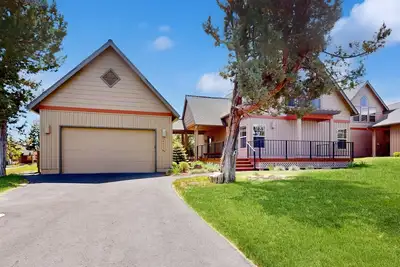 Image de Inviting home with expansive deck, Bbq grill, & access to Eagle Crest Resort