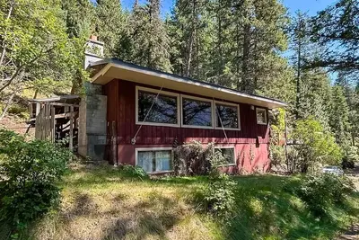 Image de Dog-friendly home with lake views and access, fireplace, full kitchen & Wifi