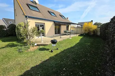 Image de Maison de vacances « Les Volets Bleus » avec terrasse, jardin privés et Wi-Fi