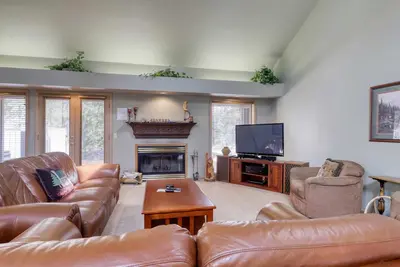 Image de Home with private hot tub, grill, free Sharc access, Ac, & washer&dryer