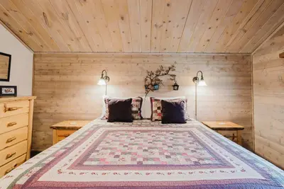 Image de Wood-beam cabin with amazing location, pools, hot tub & Sharc passes