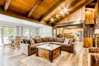 Image de Forest retreat with a hot tub and bikes - pool access & minutes from the village