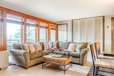 Image de Beautiful Bend home with shared pools & hot tubs & free WiFi - close to hikes