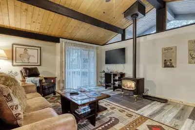 Image de Remodeled home with hot tub, Sharc passes, & close to Sunriver Village - dogs Ok