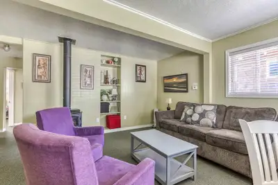 Image de Artistic Getaway with Entertainment, Beach Nearby - Dogs Ok