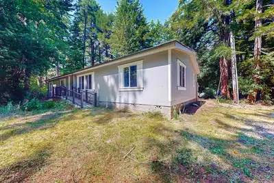 Image de Dog-friendly house near golf & beach access with firepit, grill, & pellet stove