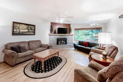 Image de Large Dog-Friendly Duplex with Lovely Interior + Free WiFi, Private Washer/Dryer