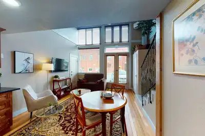 Image de Family- and dog-friendly loft with fast WiFi & full kitchen - walkable location