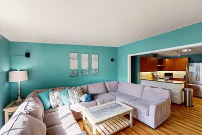 Image de Beach getaway - sunny patio, modern kitchen, fast WiFi - walk to ocean, dogs ok