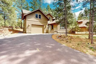 Image de Lovely and spacious family-friendly home with Sharc passes & private hot tub