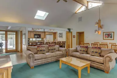Image de Vintage mountain home with private hot tub & Sharc access - dogs welcome