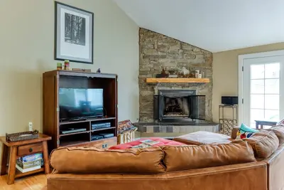 Image de Dog-friendly home with pool & hot tub access, fireplace, bikes, and WiFi
