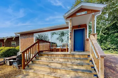 Image de Waterfront Oasis on the Nehalem River with Free WiFi & Dock - Dog Friendly