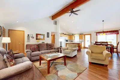 Image de Private Hot Tub, Large Backyard, Sharc Passes, Ev Charger