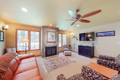 Image de Delightful getaway near the lake & hiking with fast WiFi, full kitchen, & W&D