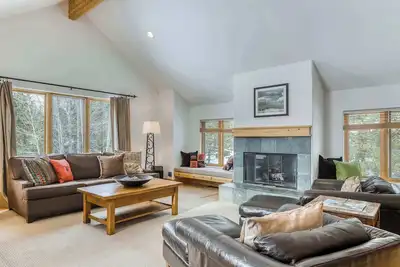 Image de Spacious dog friendly home withprivate hot tub, guest bikes,
