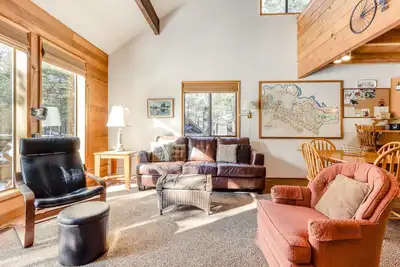 Image de Two bedroom plus loft home with Decks, Bikes & Sharc Pass to Pools, Hot Tub & Tennis