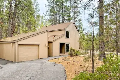 Image de Charming home withprivate hot tub, adult & kid bikes, strollers & 8 Sharc passes